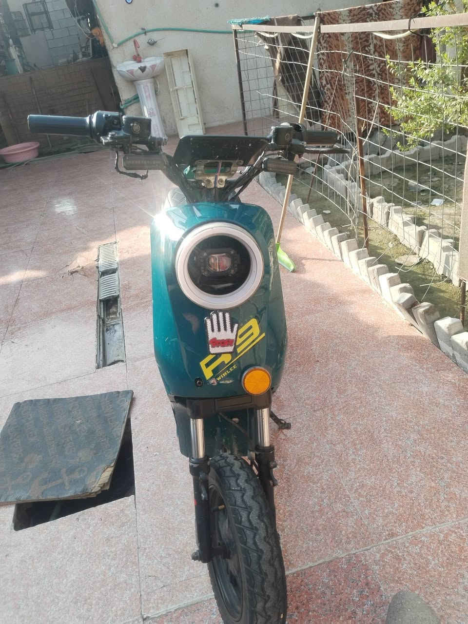 دراجه اللبيع R9 دراجه نضيفه وما ناقصه أشي بصمه 2 سويچ 2 سرعه 99نضام R +P بطاريات 5 الولي سعر300 وبيه مجال *********** بي واتساب المكان البصره الحيانيه
