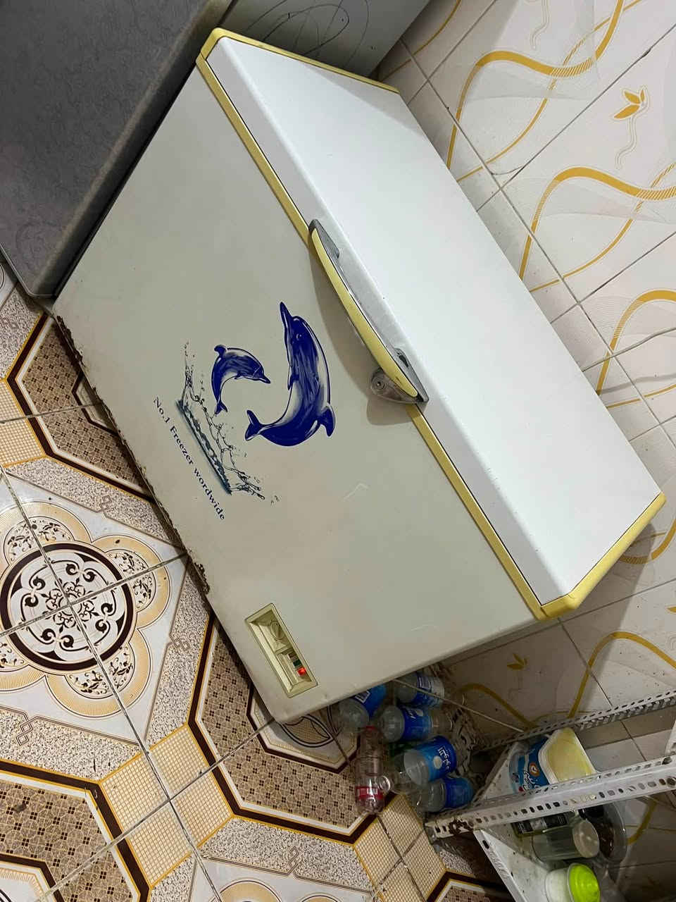 السلام عليكم غراض بيت مستعمله 
غساله شغاله ع فحص 80 وبيهه مجال بسيط 
طباخ جديد فرن فوك وجوه شغال بس بي عين وحده وسخه يرادله تنضيف 110 وبي مجال 
مبرده فول نضافه 65 وبيهه مجال 
المجمده شوفت عينك نقص بس لاستيكه باب 135 وبيهه مجال  
تواصل خاص او ***********
