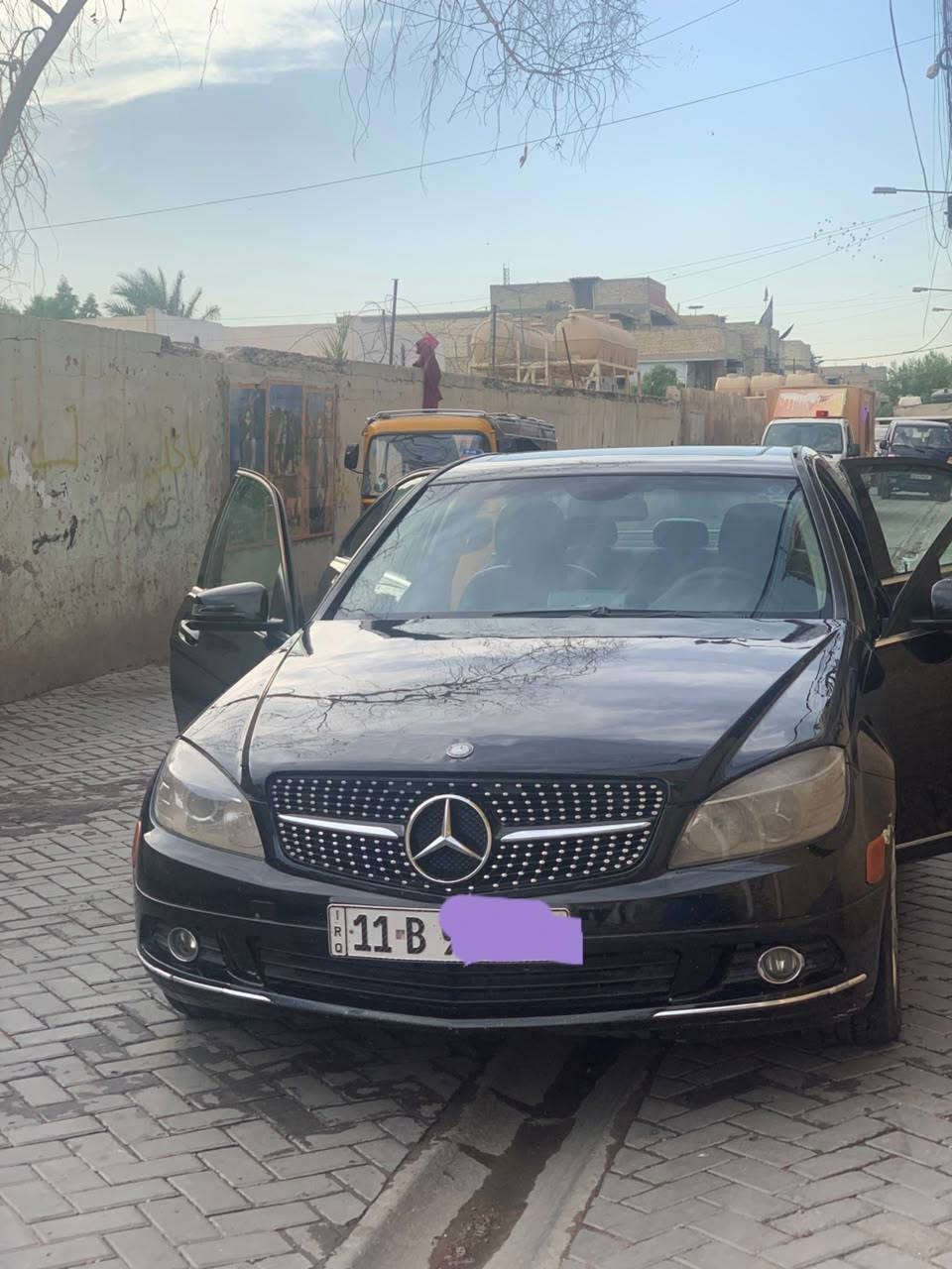 السلام عليكم مارسدسC300 2010 سياره مكينه جديده منضومه بانزين جديده تخم تاير سياره نضيفه نقص كمبريسر تبريد فقط السعر 128$السياره خير من الله رقم الهاتف ***********

