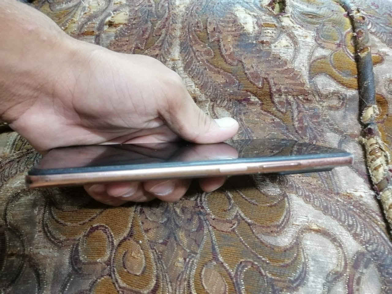 للبيع جهاز ريدمي نوط 10ابرو الجهاز عل كيبل مالو يشحن بس غير كيبل ايشكل ايعوزو تبديل مكان الشحن ***********غير متواجد عل فيس
