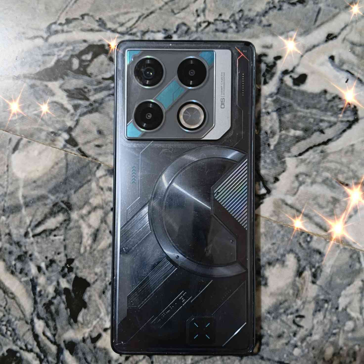 Infinix GT 20 Pro
ذاكرة: 12GB RAM + 256GB

معالج: MediaTek Dimensity 8200 Ultimate

شاشة: AMOLED 6.78 بوصة بدقة FHD+ وتردد 144Hz

كاميرا خلفية: 108MP مع مثبت بصري (OIS)

كاميرا أمامية: 32MP

بطارية: 5000mAh

شحن سريع: 45W

يدعم 5G

الجهاز مبدل اله قاعده مال شحن اصليه بيدي علمود السماعات
المكان حله مركز سعر 230 وبي مجال بسيط ***********
