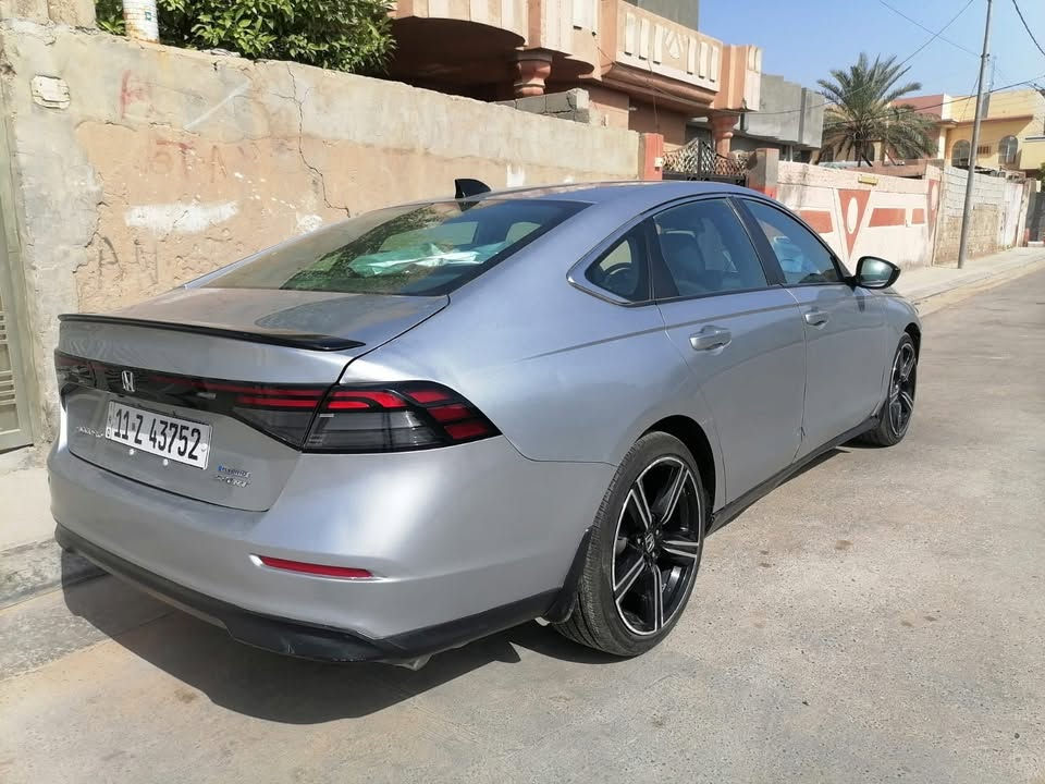 السلام عليكم هوندا اكورد 2024 هايبرد رقم بغداد فئه سبورت حادثه بالصور بيه بنيد وباب وجاملغ فقط جاملغ مبدل تجاري وبيه طخه خفيفه بالغد ايمن ماشيه حاليا ٤٣ الف كيلو مراوس باسفياكا 
***********واتساب
