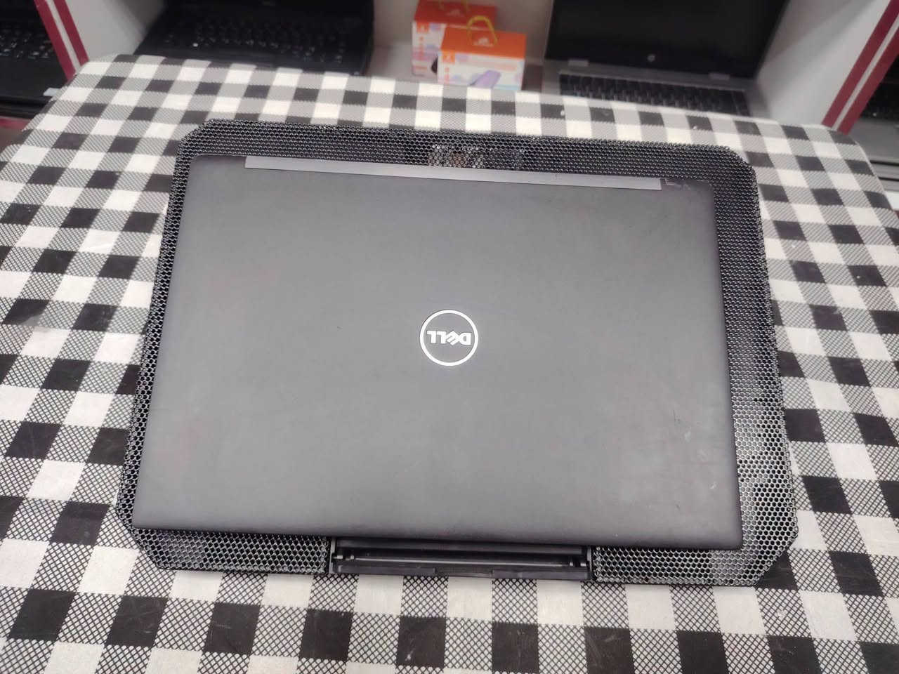 لابتوب Dell Latitude 7280
⚜️ المواصفات:
⚜️ المعالج: Core i7 — الجيل السابع — فئة U
⚜️ الرام: 8 كيكا DDR4 — قابلة للتطوير
⚜️ الهارد: 256 كيكا SSD M.2 — قابل للتطوير
⚜️ كرت شاشة داخلي: Intel HD Graphics — 4 كيكا (ذاكرة مشتركة)
⚜️ حجم الشاشة: 12.5″
🤍🤍🤍🤍🤍🤍🤍🤍🤍
🎁 الهدايا والملحقات:
• حقيبة لابتوب
• شاحن لابتوب
• ماوس
• ماوس باد
• تغليف احترافي (داخل كرتونة)

🛡️ الضمان والخدمات:
• فحص اللابتوب و مقارنة المواصفات و النضافة قبل الاستلام عند المندوب.
• ضمان أسبوع كامل بعد الاستلام.
• تنصيب ويندوز حسب الطلب مع جميع البرامج الأساسية و Office مثبتة.

🚚 التوصيل: التوصيل متوفر إلى جميع محافظات العراق

📞 للحجز أو الاستفسار (متوفر واتساب):
 ***********

📌 موقّعنا: بغداد الامين الثانية

💰 السعر: 225,000 دينار عراقي
