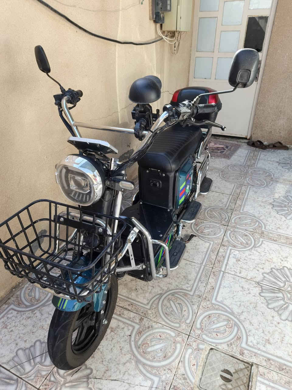 السلام عليكم
اخوان هارلي همر للبيع السعر (700) بي مجال بسيط
 نضافة فول/6بطاريات
المكان: فلوجه حي العسكري. 
الرقم بي واتس:***********
