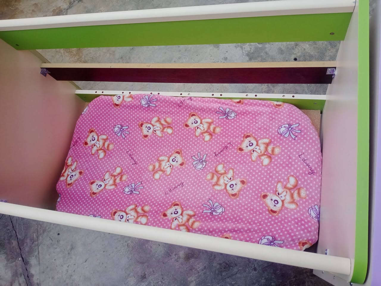 أغراض أطفال • كلمن • للبيع