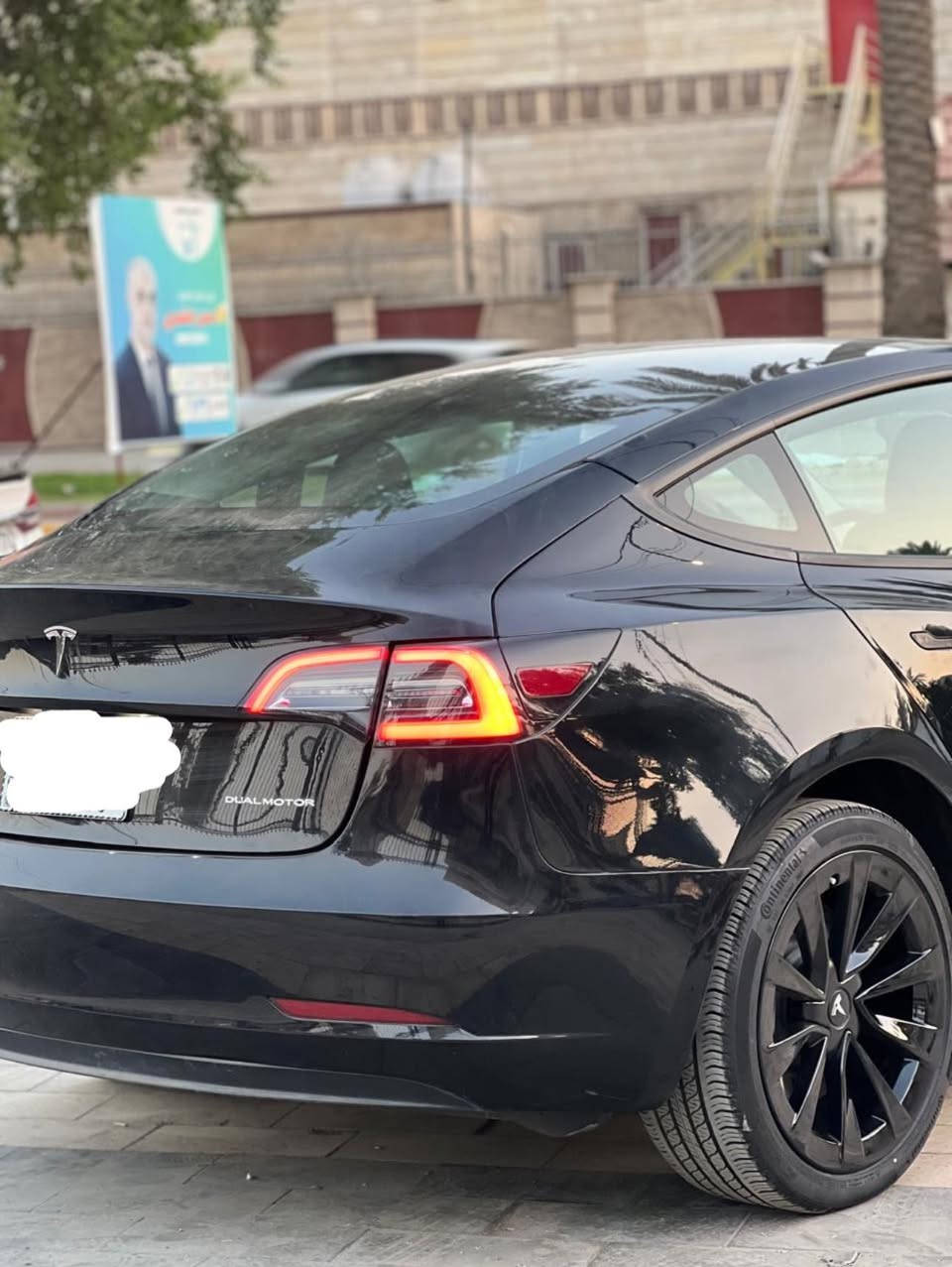 السلام عليكم 
⚡ للبيع: تيسلا موديل 3 (Tesla Model 3 Dual Motor 2023) ⚡
المواصفات والحالة التفصيلية:
رقم بغداد 
• الموديل: 2023
• الفئة: Dual Motor (دفع رباعي - AWD)
• المسافة المقطوعة: 33,000 كم فقط
• حالة البودي والضرر:
• 3 قطع صبغ.
• تعديل على البارد بالجاملغ  الأيسر (جهة السايق).
• الإيرباكات: سليمة 100% (بدون إيرباك).
• الحالة الفنية:
• السيارة أونلاين ومربوطة على تطبيق تيسلا الرسمي .
• نظيفة جداً وميحتاج لها أي صرف نهائياً.
📞 للتواصل والمكان:
• المكان: بغداد
• رقم التواصل: 
***********
