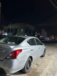 نيسان سني هندي 2020 بليته زركه  حادثها جاملغ عكس السائق والسياره موضحه...