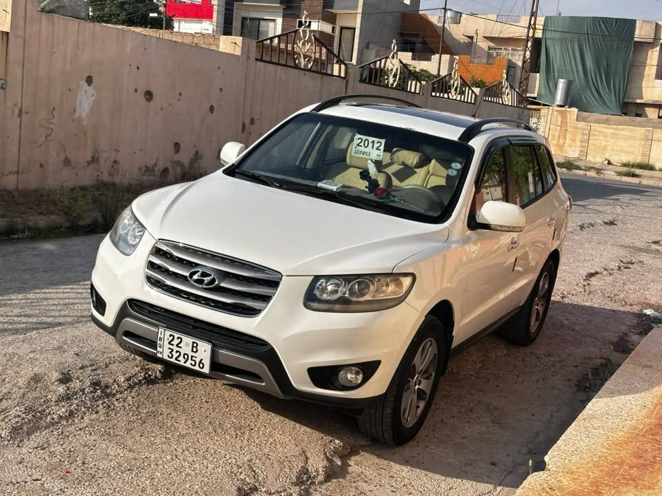 سنتافي  12 وارد خليجي v4
فول موصفات 
معروفه موصفاتها
ضررها حافة الجاملغ + حافة البوند او بيها كم ملاحضه صور الضرر مرفوقه
للبيع او مراوس حسب القناعه 
سعر 147
واتساب ***********
