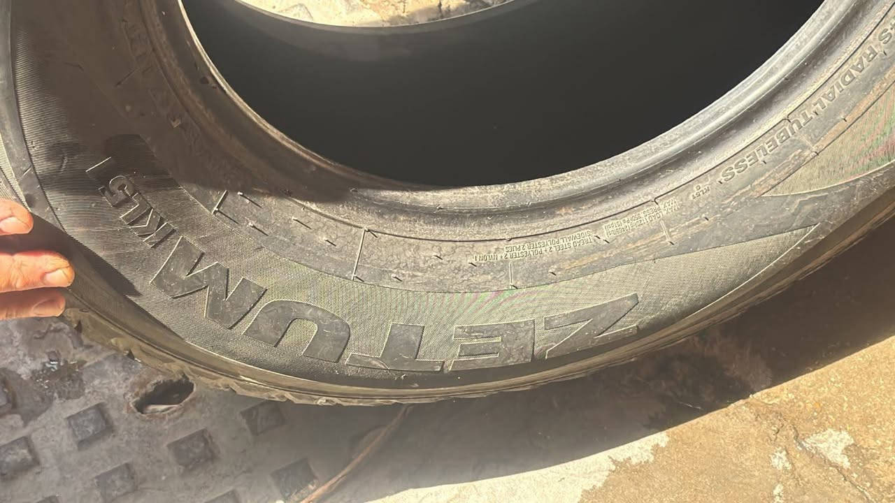 تايرات زوج نضيفات.  ***********
