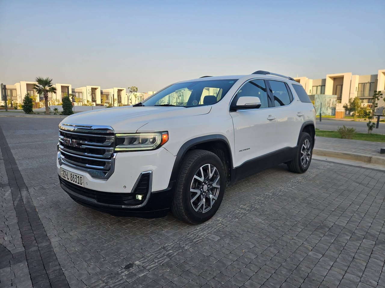 Gmc Acadia SLE 2023 
وارد أمريكي 
مواصفات SLE
🔹️محرك 4 سلندر 2.0 توربو 
◼️كير 9 سرعات 
◼️شاشة تدعم أندرويد أوتو + أبل كار بلي
◼️تبريد ٣ قطع 
◼️بصمة ع أربع أبواب 

🛡أنظمة السلامة ومساعدة السائق 
🔸️نظام تنبيه من التصادم الأمامي 
🔸️فرملة طوارئ تلقائية 
🔸️نظام تنبيه مغادرة المسار + نظام محافظة ع المسار 
🔸️نظام النقطة العمياء
🔸️ كامرة خلفية 

ماشية 23 ألف فقط 

مرقم أربيل بأسم شركة تريد وكالة أو تحويل 
مكان السيارة بغداد مجمع بدور السكني 

رقم الشاصي مُرفق 
1GKKNKL45PZ215940
للإستفسار 
*********** إتصال أو واتساب

