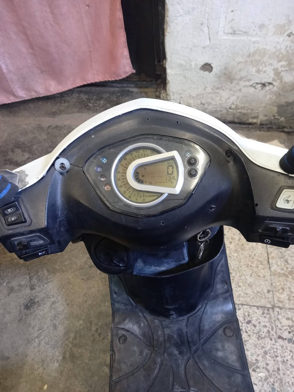 السلام عليكم للبيع  سايم GT 125cc شغال كامل وبسعر 350 وبي مجال بسيط للإستفسار ***********
