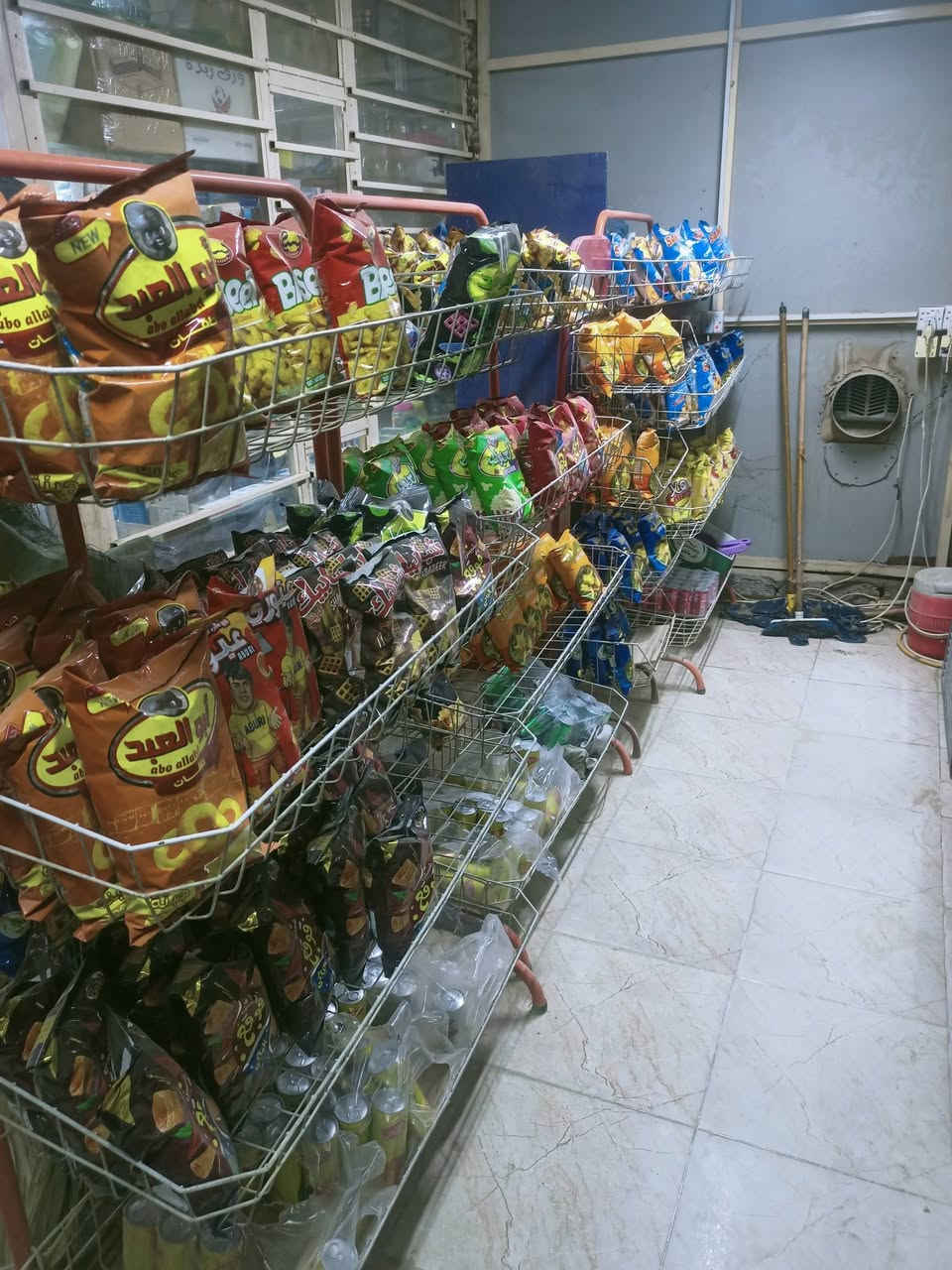 السلام عليكم رف وسطي1 للبيع نظف جدا والحجم الثقيل ودبل سجه  وعارضات 2كبار شركه ايكور الاصليه نظيفات جدا للبيع وسلات جبس 4 كبار والحديد الثقيل ونظيفات جدا للاستفسار مراسله واتس اب*********** مكاني بغداد
