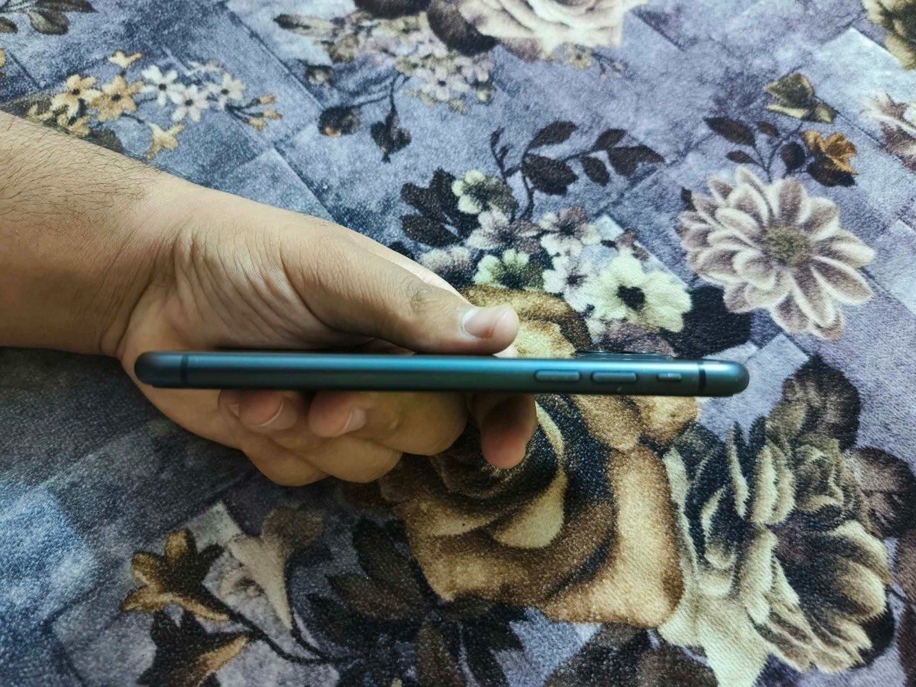 ايفون ١١ • ٦٤ • بطارية ٨٠٪