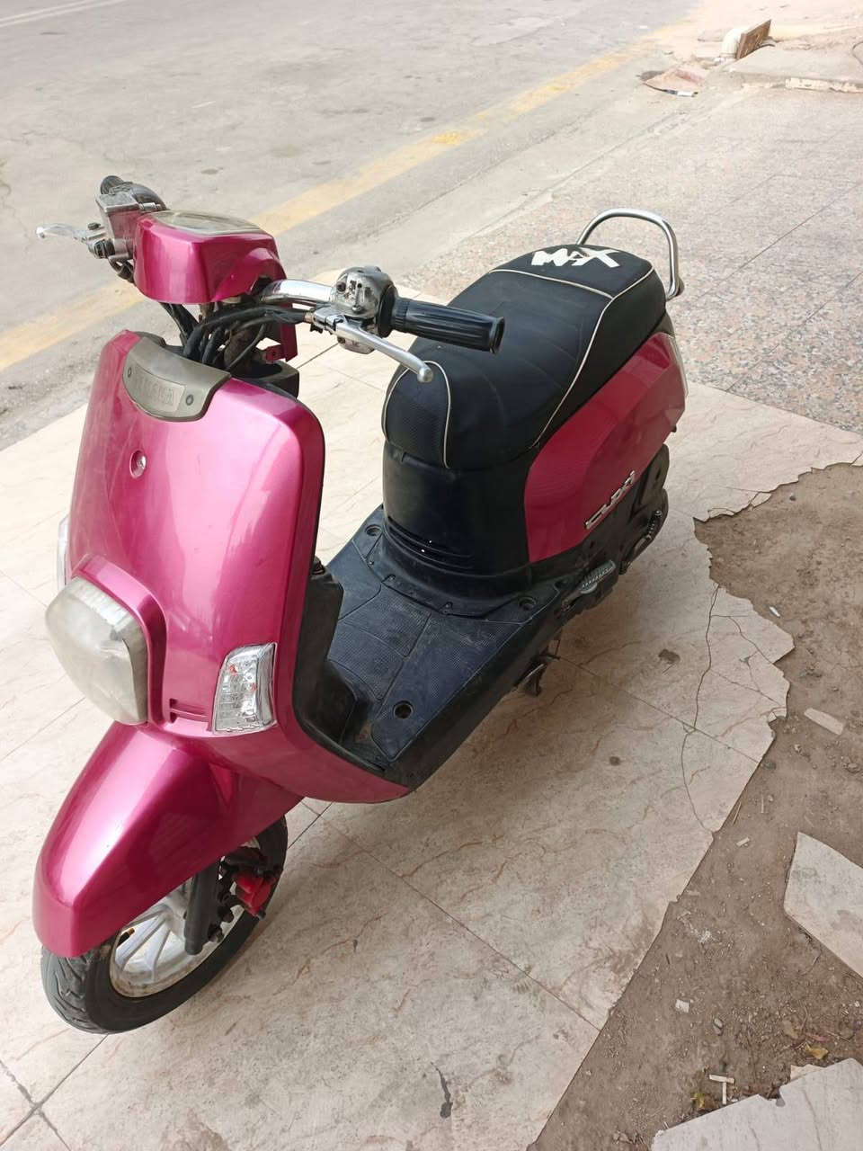 سلام عليكم درجة بوليسي رنبه درجه نصيفه نكره سلف المكين مزوده مروحه لبتري مقسم درجة نضيفه كلش معده بس كفرات تجاري المكان ناصريه مركز سعره 500 وشري يتولصل على هذ رقم متواجد وتساب ***********
