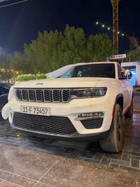 جيب كراند شيروكي بلكن هايبرد 2024  رقم بغداد شهداء وكاله عامه بالسياره...