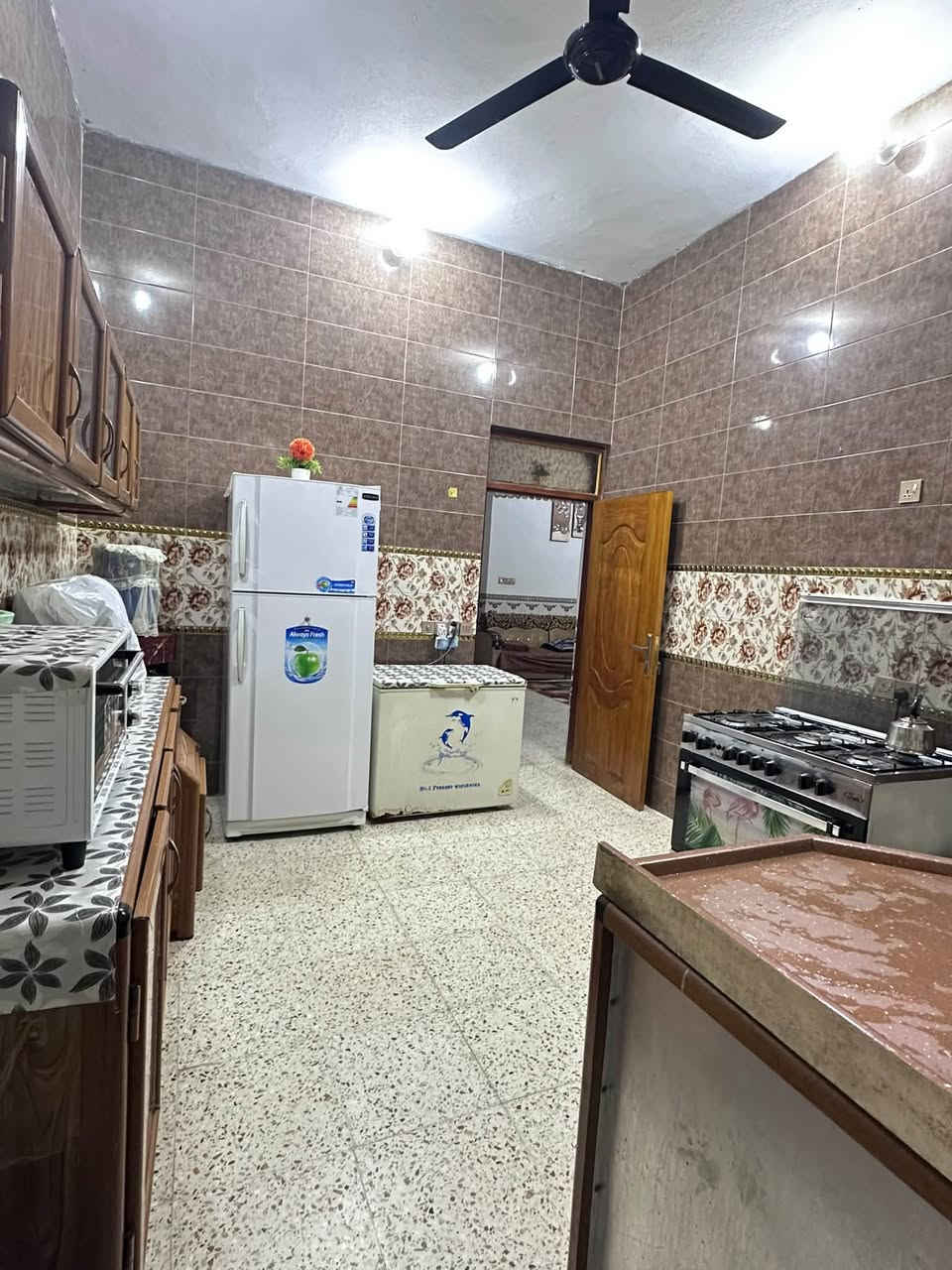 السلام عليكم بيت للبيع المساحه ١٥٠متر والقطعه ايضآ١٥٠ متر حي العصري 
لتفاصيل اكثر الاتصال ع الرقم ***********
