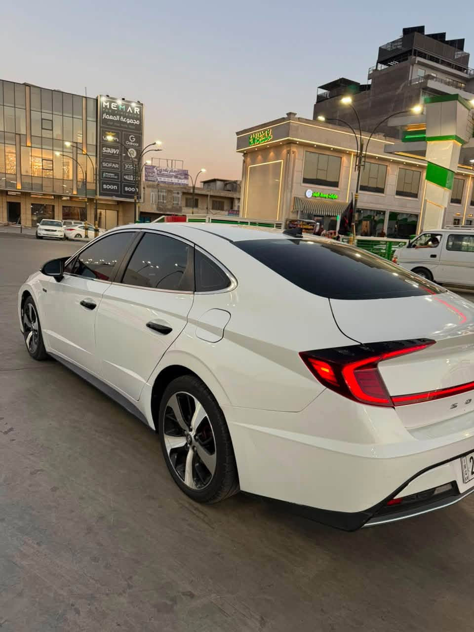 �🚘 للبيع | هيونداي سوناتا 2022 🚘🔥
لون أبيض 🤍 | مواصفات عالية جداً

إذا تدور على سوناتا نظيفة، مواصفات وأمان وراحة… هاي السيارة تستاهل تشوفها 👌🔥

⚙️ المواصفات:

🔹 مكينة 2.5 لتر
🔹 گير أوتوماتيك 8 سرعات
🔹 گير دكم
🔹 شاشة
🔹 كاميرا دوارة 360°
🔹 حساسات أمامية وخلفية

🛡️ أنظمة الأمان والمساعدة:

📡 رادار أمامي
📡 رادار خلفي
📡 رادار جانبي
🛣️ تحديد المسار
🚘 قيادة شبه ذاتية
🅿️ توقف ذاتي
⚠️ تحذير عند الخروج من المسار
🛡️ إيرباكات

✨ إضافات السيارة:

🤍 داخلية نظيفة ومرتبة جداً
✨ جنوط رياضية
🔑 جنطه بصمه
❄️ تبريد ممتاز

🔥 السيارة مواصفاتها عالية ونظافتها تبين بالمعاينة
📋 جاهزة للفحص من أي مكان يختاره المشتري

📞 للاستفسار: ***********
متواجد واتساب 
مكاني بغداد المحموديه ناحيه الرشيد 

للجادين فقط 🌹
سوناتا 2022… مواصفات، أمان، فخامة، وراحة بكل معنى الكلم
