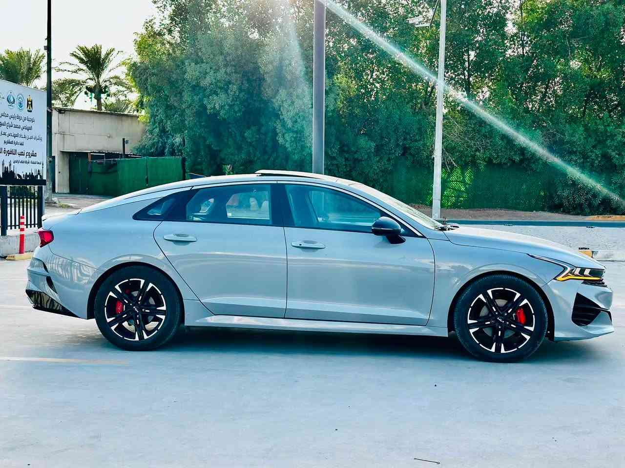 K5 gt line. 1600 T 
للبيع كي فايف موديل 2022

السياره استخدام نظيف جدا وترايها حلو السياره 
ماشيه 108000 كيلو متر حقيقي.  بدون اي خلل 

صبانه دوريه اول باول. تفاصيل كامله بالسياره. 
دهن اكسادو بانزين محسن فقط 

١- بانوراما طكتين 
٢- تبريد منفصل
٣- قياده اليه 
٤- بصمه
٥ - تشغيل عن بعد 
٦- رادارات. امامي خلفي جانبي 
٧ - نقطه عمياء 
٨- لد امامي خلفي 
٩-داخل احمر 
١٠-ضايفلها عزل جام درجه اولى مال حراره 
 والموصفات البقيه لليعرفلها جنايه الكي فايف 

مكانها بغداد. رقم اربيل باسمي تحويل مباشر  بدون اي وكاله 

لونها اسمنتي. بيها قطعه وحده صبغ. ( بنيد بدون ايرباك ) وبيها بارد جاملع امامي وشويه من الباب 

هذا كل الي بيها.  السياره ناصبه ومرتبه وجاهزه بدون اي نقص 

***********

