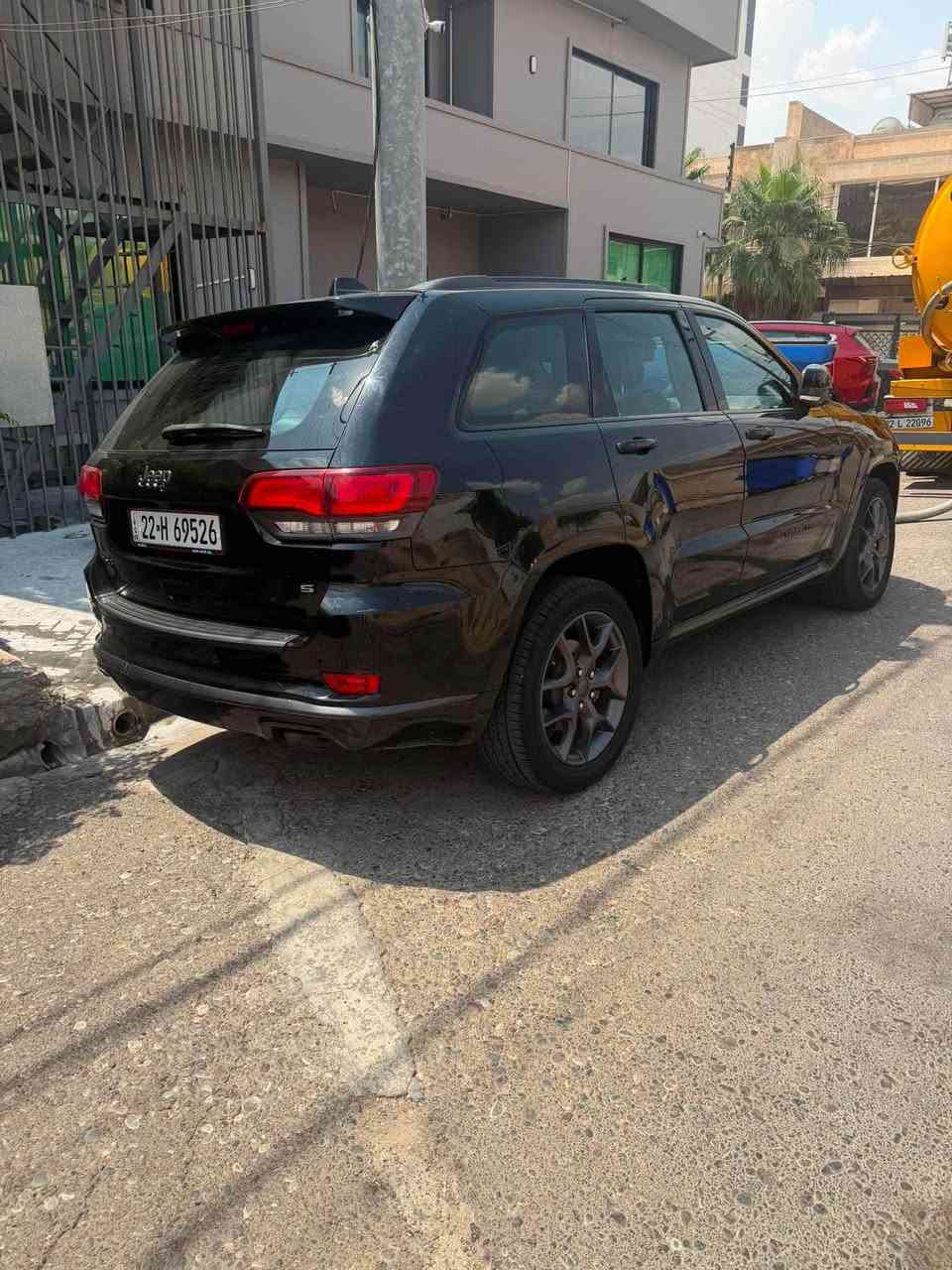 جيب كراند شيروكي لمتد S .

الموديل : 2020 . (خليجي) . 
المحرك : V6.  3.6L .
العداد : 47 الف مايل 

السعر : 29,000 دولار

بيع او مراوس مع سيارات ارقام شمالي فقط
 
◾المواصفات :
▪️ رادار . 
▪️ نظام وقوف السيارة الذكي. (AUTO PARK)
▪️ تحذير الخروج عن المسار .  
▪️ نقطة عمياء .
▪️دفع رباعي 4x4 . 
▪️ فرش المقاعد من الجلد . 
▪️صفي المقاعد الأمامية كهربائية .
▪️ذاكرة لحفظ وضعيات الجلوس . 
▪️صفي المقاعد الأمامية مع تدفئة . 
▪️ ويل قياس 20 انج .
▪️مقود السائق كهربائي . 
▪️تدفئة ستيرن . 
▪️ سقف بانوراما .
▪️شاشه كبيرة 8.4 انج .
▪️نظام الملاحة (GPS) . 
▪️نظام خاص للطرق الوعرة . 
▪️ مصابيح امامية زنون . 
▪️ المصابيح الأمامية مع LED لايت . 
▪️كشافات ضباب بروجكتر زنون . 
▪️تشغيل عن بعد .
▪️صندوق كهربائي .
▪️ حساسات أمامية . 
▪️ حساسات خلفية .
▪️كاميرا خلفية .
▪️بخاخ ماء لتنظيف المصابيح الامامية .
▪️مرايا متحسسه للضوء العالي . 
▪️مرايا جانبية قابلة للطي . 
▪️ بلوتوث تلفون . 
▪️محدد سرعة . 
▪️ نظام تشغيل واطفاء اوتماتيكي للمحرك للتوفير من صرف الوقود . ( Auto Start System ) .
▪️نظام بريك اوتماتيكي ( Auto Break System ) .

الموقع : اربيل 

للاتصال او استفسار على 
*********** واتساب 
*********** عادي
