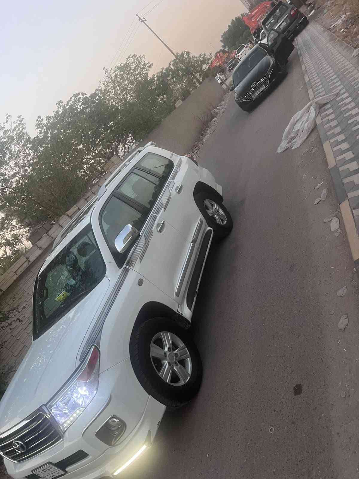 السلام عليكم
لاندكروز  موديل  ٢٠٠٩  السيارة فول مواصفات 
 السيارة باسمي 
باقي التفاصيل موجودة بالسونر 
مكاني الجادرية
السعر ٢٣٥
***********
