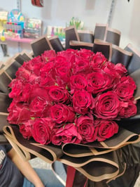 عمل باقات الورود للمناسبات والأفراح وتغليف الهدايا 07815982200 للتواصل...