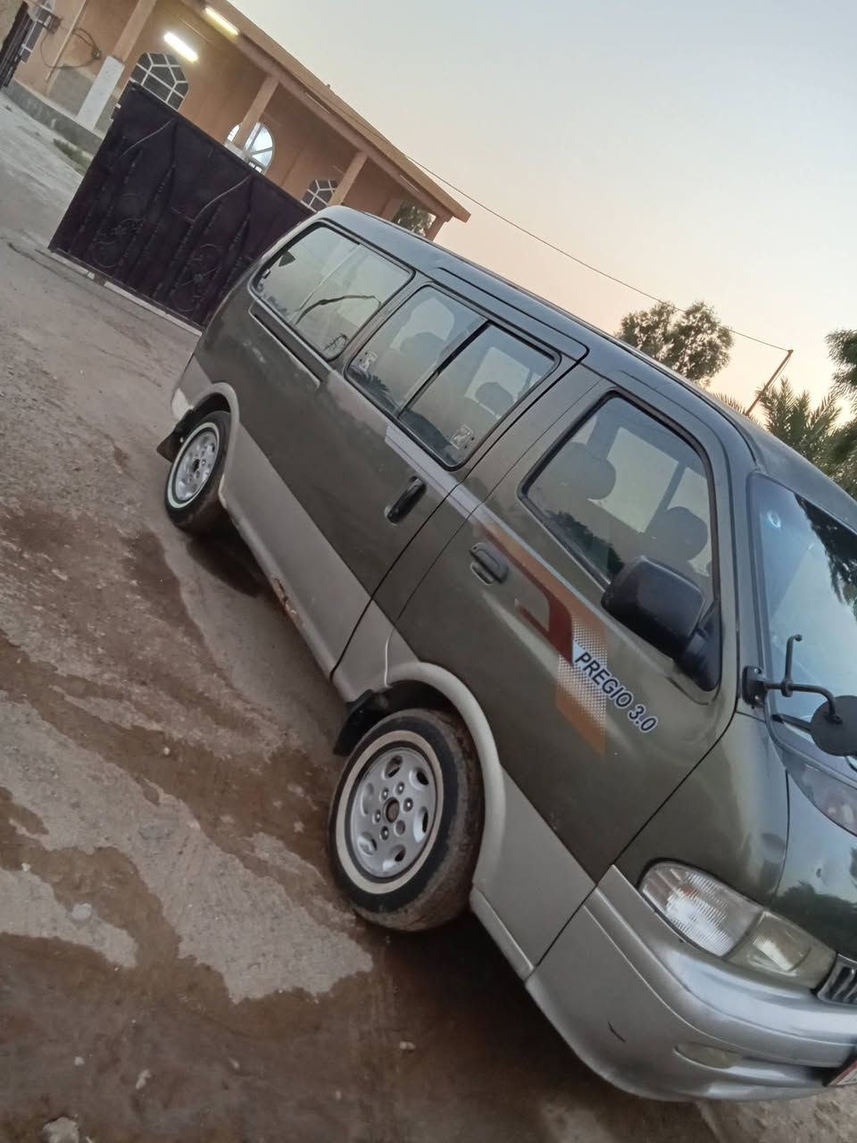 للبيع بريجو موديل 2000سياحي رقم بغداد انكليزي سنويه 31كير محرك اكسل جديد الكشر مرشوش عل حديد بدون معجون الشواصي اربعه شركه السعر 80وبيها مجال قليل العنوان بغداد الطارميه للاتصال ***********
