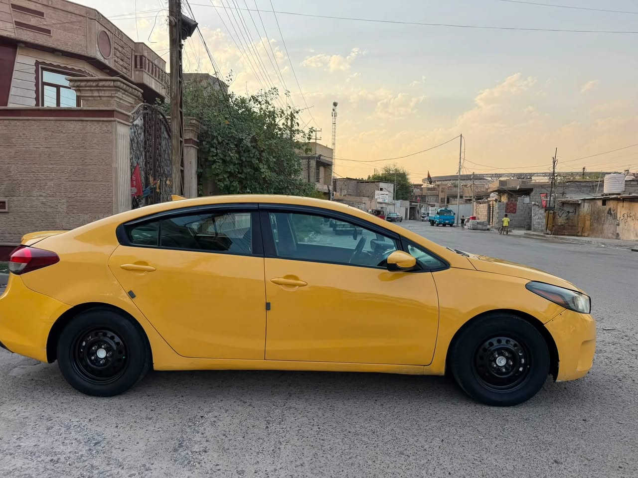 كيا فورتي للبيع موديل ٢٠١٧ وارد أمريكي محرك الفين دوش سيارة نظيفه وجاهزه محرك كير تبريد ثلج تخم تاير سيارة كل نقص مابيها حادثها جاملغ مبدل والبنيد مصلح نفسه رقم بغداد الجديد هيئه وغرامات مصفرة سعرها ٨٨ ورقه ومكان السيارة بغداد البلديات ***********
