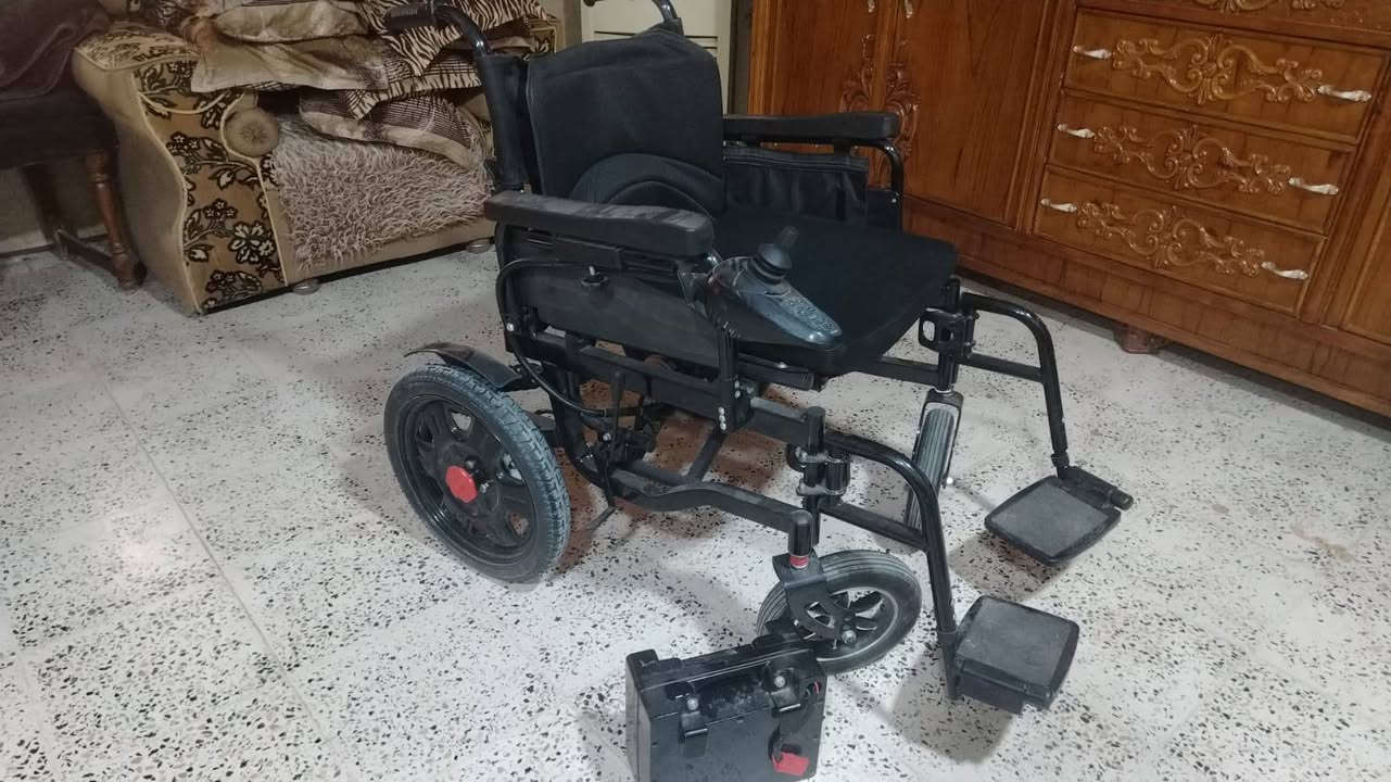للبيع: كرسي متحرك بحالة الممتاز (مستعمل مرتين فقط)
الحالة نظيف جداً وكأنه جديد، استخدام خفيف جداً (مرتين فقط)
​المميزات مريح سهل الطي والتنقل ومتين يحمل وزن 180 كيلو
​السعر [500] (قابل للتفاوض البسيط)
​الموق سامراء المقدسه 
​للتواصل والاستفسار يرجى المراسلة على الخاص أو الاتصال على الرقم [***********7811330411].
