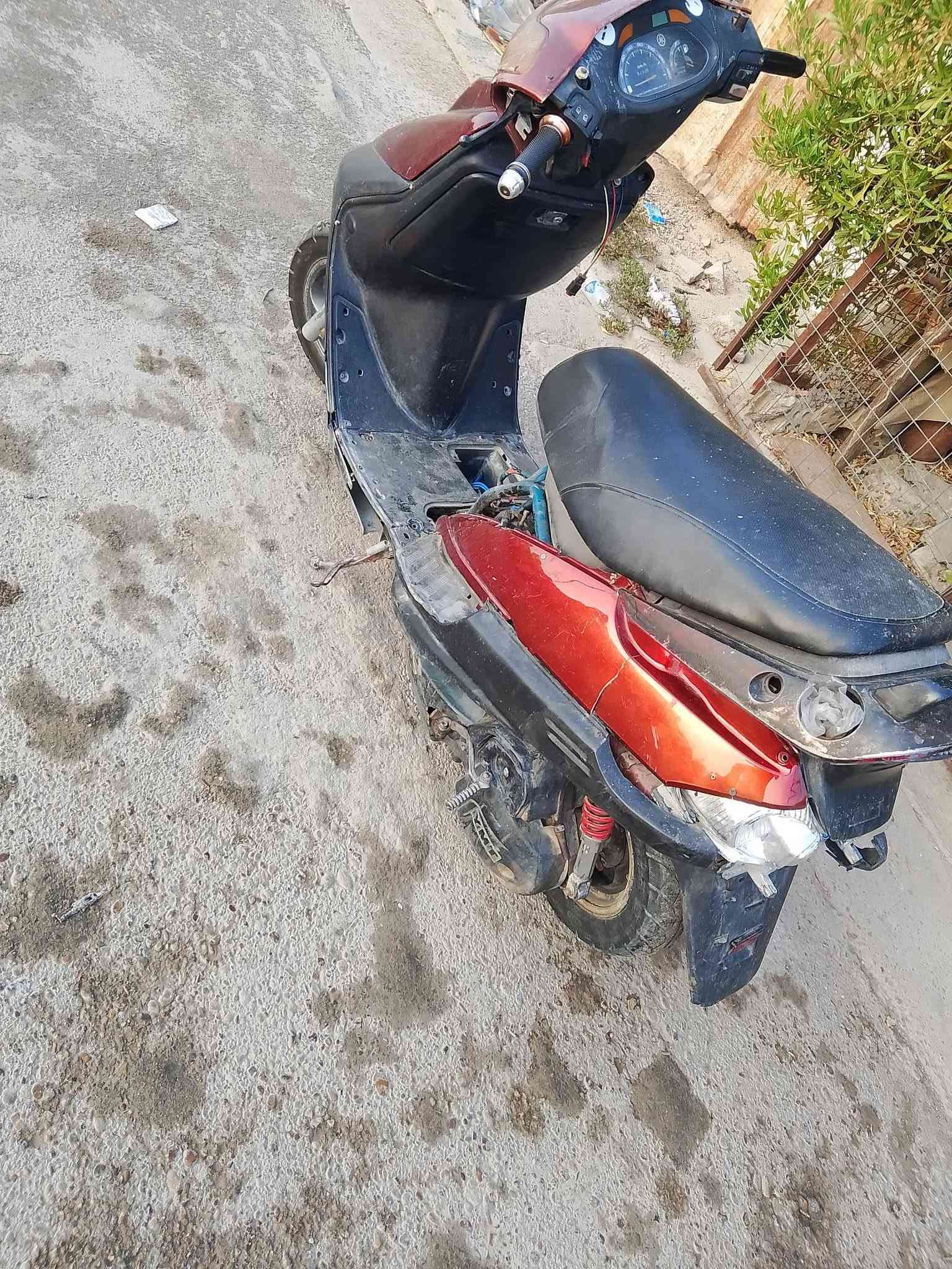 عندي ذني 3 دراجات
وحده ماكس 140 محرك جديد شرط شلعه معدل طياره صالنصه رياضي شرط شغاله نكره 
كفراتها شوفت عينك وكهربائيات متشتغل 
وثانيه فراشه 140 مكينه جديده شرط شغاله نكره 
كفراتها شوفت عينك وكهربائيات متشتغل 
ثالثه دراجه رباعيه حجم وصط 
محرك جديد نقصها سلف وباتري  فقط 
وكفرات شوفت عينك وكهربائيات متشتغل 
سعرهن كلهن 250 ومستعجل ع البيع 
وذا تريد بس وحده ب 150 
مكاني محمودية حي العسكري 
‏‪***********‬‏  وبي واتساب او اتصال
