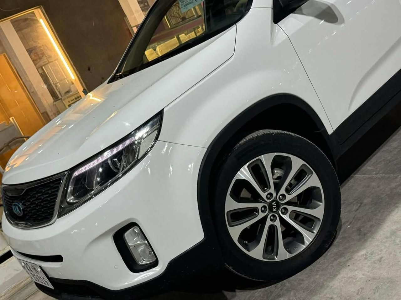 السلام عليكم
سورنتو خليجي 2015 
محرك 2400 دوش
السيارة فول مواصفات عدا البنوراما
بصمة ابواب
بصمة تشغيل
7 راكب
ثلاث قطع تبريد 
ماشية 105 الف
السيارة مكفولة كفالة عامة 
وجاهزة من كلشي تخم تاير تبريد ثلج حدادية
مكينة وكير مكفولات

السعر 157 وبيها مجال
للاستفسار ***********
