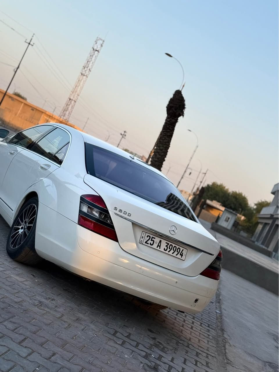 مارسيديس S-Class S500 Large 2006
مواصفات خليجي داخل عسلي 
محرك V8 مرغوب (بدون تيربو)
الممشى:  (حوالي 230 ألف كم)
المحرك والگير بحالة ممتازة، برغي غير مفتوح
 ولا توجد أي أعطال
بنيد صبغ مع تعديل بسيط بجاملغ خلف السايق 
بدون معجون أو تبديل دواخل
باقي السيارة مكفولة بالكامل حتى من البارد

🟪 السعر  :: 145

المواصفات:
نسخة Long (باب طويل)
بانوراما
ناظور ليلي
5 بردات
أبواب شفط
كشنات جلد
تدفئة وتبريد الكشنات
كشنات خزن (ميموري)
ستيرن خزن
ثلاجة أصلية
نظام 6 CD
كشنات خلفية كهربائية مع تدفئة
لايتات LED وزينون
صندوق كهربائي
شفتات ستيرن
دبلات هوائية
رادار أمامي وخلفي
نظام المحافظة على المسار
حساسات أمامية وخلفية
ومواصفات واحد على واحد غني عن التعريف 

رقم صاحب سيارة
 *********** كركوك, العراق

