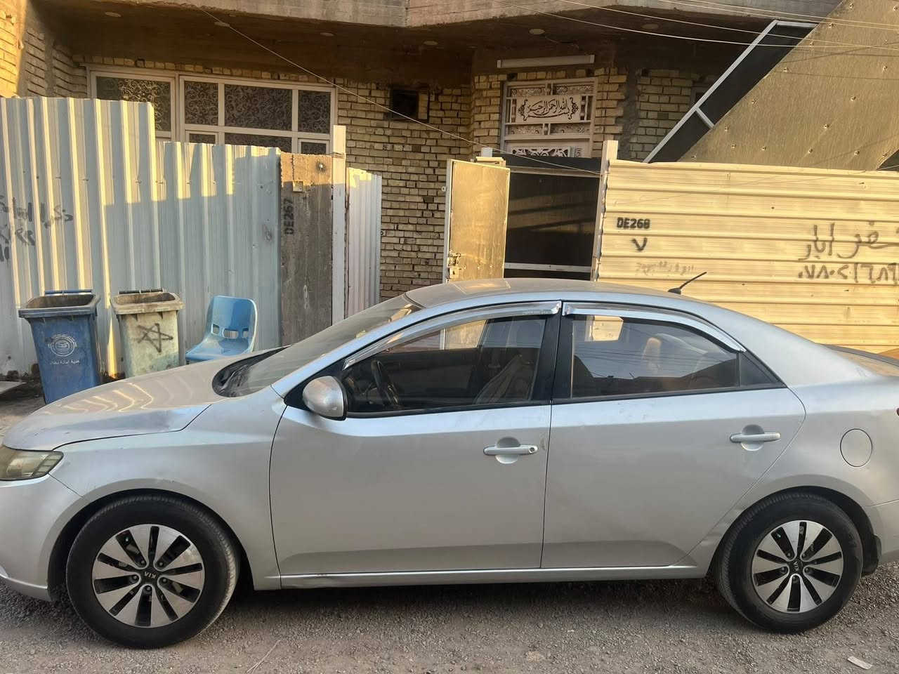 السلام عليكم 
سيراتو ١٢ خليجي بدون صبغ فقط جاملغ أمامي جهة السائق مبدل نفس اللون وربع لغد شي بسيط  والبنيد بي طخة قليلة أساس فقط والصدر جديد والمكينة بيها خيط تبخير كلش قليل السيارة رقم سليمانيه جديد تحويل ثاني يوم السعر ٨٨ وبيها مجال قليل حك الجية الإتصال *********** ما متواجد ماسنجر
