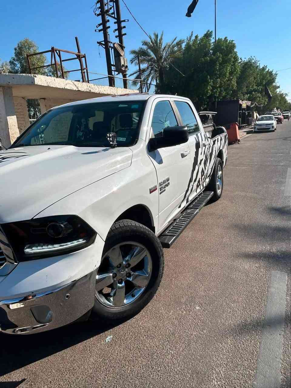 السلام عليكم رام بوكسً مديل 19فول مواصفات مكينهً5/700كيرًمحركًصدر مكفولات تبريد ثلج سياره كلش جديده السياره بيها تراي مخيف ماشيه 72الف حقيقي سياره احلا من الصور ضربتها كلش حلوه بجمً كبس اي كلوب ما مشتغل بل دشفول لايت زنون السياره صبغها دبل كود رقمها مميز 33316مكانيً بغداد الكاضميه رقمي***********   /***********
