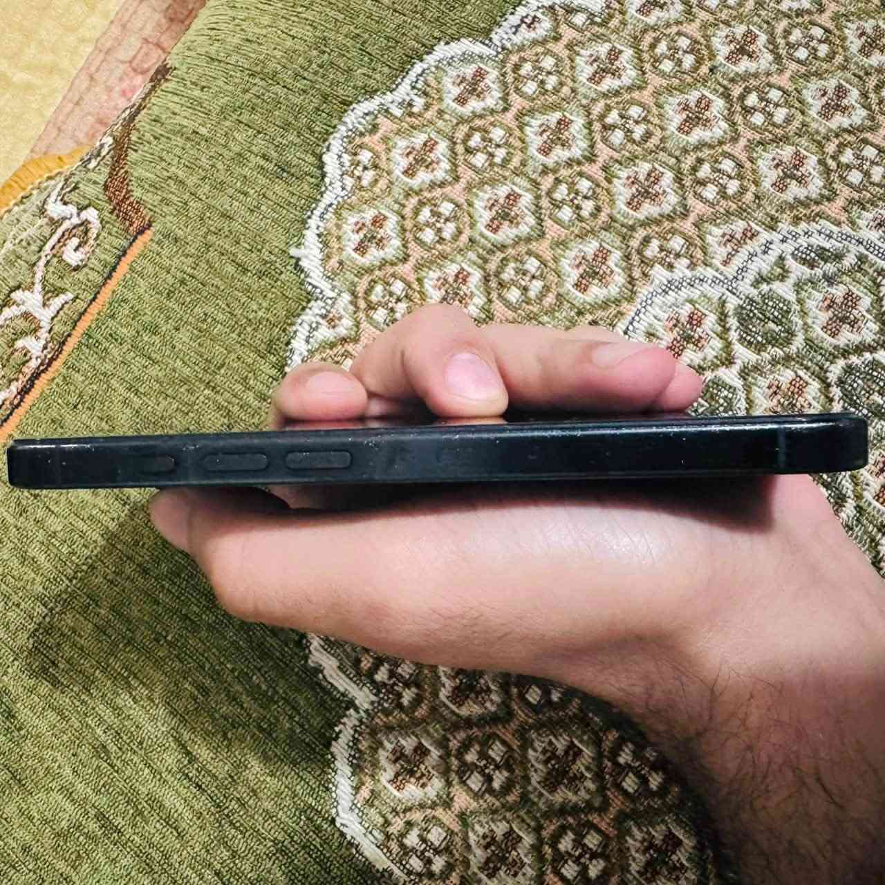 آيفون ١٦ برو • ١٢٨ • بطارية ٨٧