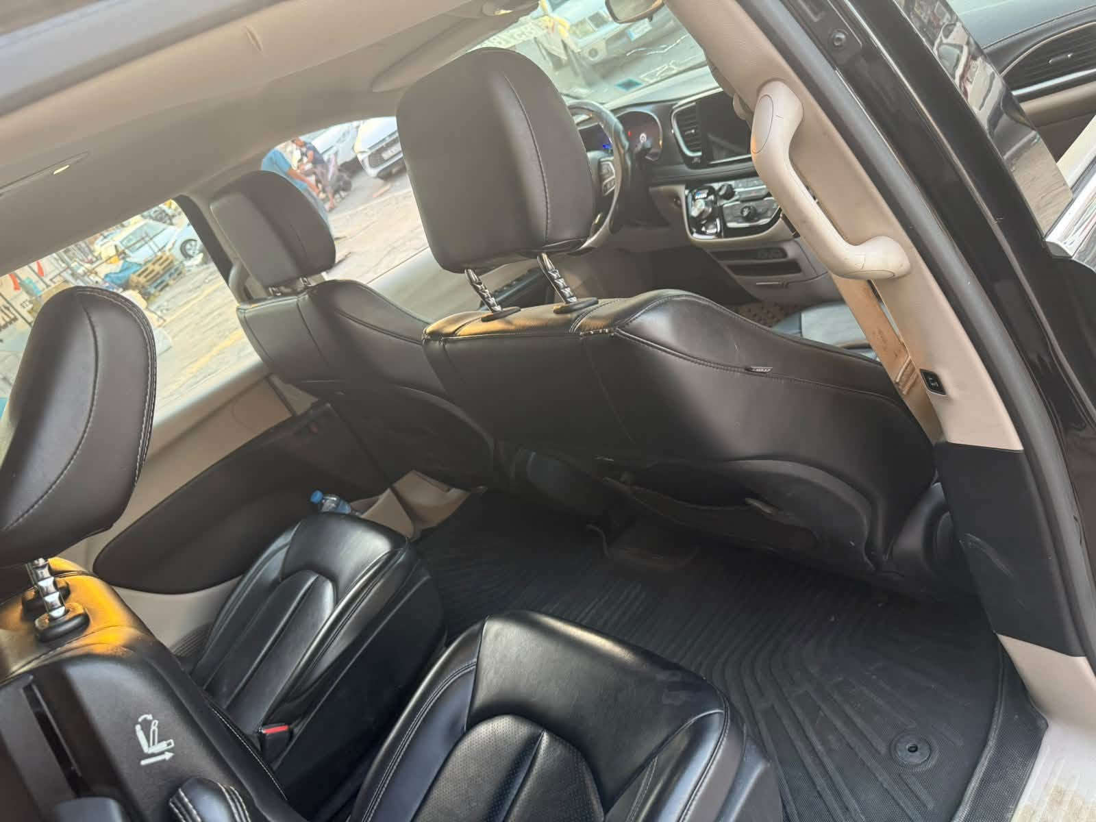 🚙 كرايسلر باسفيكا هايبرد 2023 🔥
🇺🇸 وارد أمريكي

🔹 حجم المكينة: 3600 + هايبرد
🔹 Plug-in Hybrid — شحن منزلي 🔌
🔹 المسافة المقطوعة: 30 ألف ميل
🔹 الإيرباك: سليم
🔹 الضرر: صندوق مبدل نفس اللون، موضح بالصور

⭐ المواصفات:

• تحكم ستيرن
• 3 قطع تبريد
• شاشة
• بصمة
• تشغيل عن بُعد
• كشنات جلد
• هيترات بالكشنات
• رادارات
• حساسات
• ويل كب
• بيبان كهرباء
• صندوق كهرباء
• لايتات LED
• إشارات بالمراية
• رادار أمامي
• كشنات كهرباء

💰 السعر: ١٩٨ ورقة وبيها مجال بسيط
📍 مرقم بغداد 

📞 تفاصيل أكثر:  *********** 

📍 المكان: بغداد – حي العامل
تحياتي 🌹
