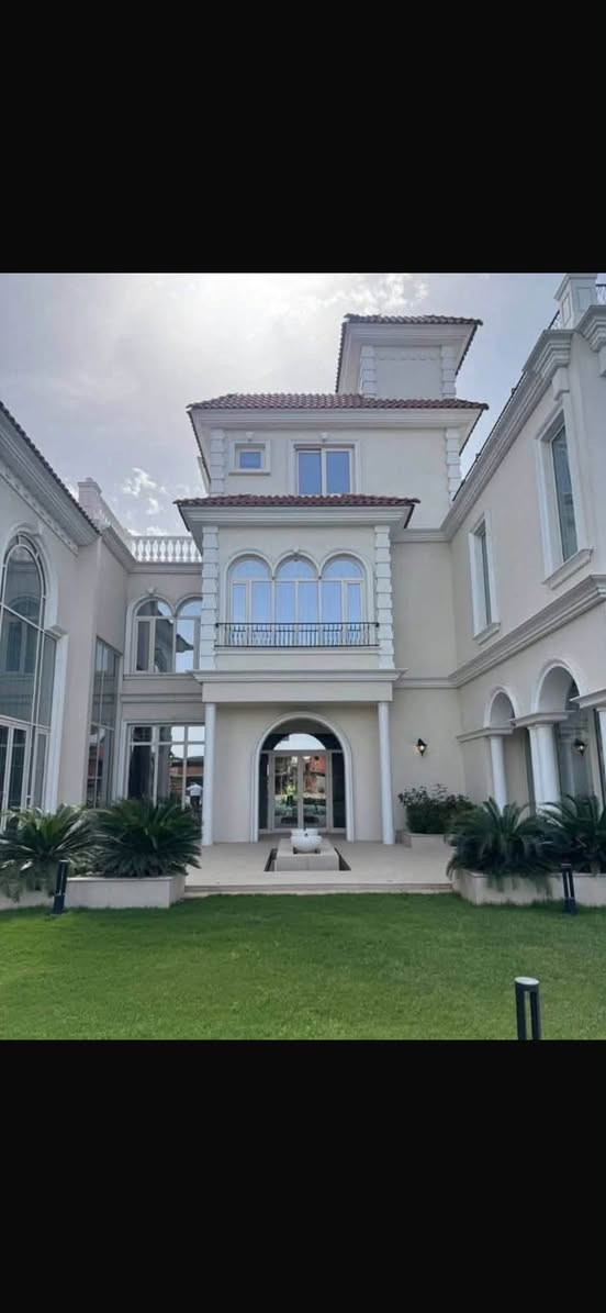 🏡 طــرح جــديــد فــي دَامــاك هــيــلــز بغداد | فــرصــة اســتــثــمــاريــة فــاخــرة فــي قــلــب الــعــاصــمــة

DAMAC HILLS BAGHDAD

✨ تاون هاوس بمساحة 260 م²

حان الوقت لامتلاك منزل يجمع بين الفخامة، الخصوصية، والتصميم العصري في واحد من أبرز المشاريع السكنية في بغداد.

🌿 مساحات رحبة وتصاميم أنيقة

🏡 تاون هاوس بمفهوم عصري

✨ بيئة سكنية راقية

📍 موقع مميز داخل داماك هيلز بغداد

💎 فرصة مميزة للسكن والاستثمار

260 م² من المساحة… وأكثر من مجرد منزل.

إنها بداية لأسلوب حياة مختلف.

📞 للاستفسار والحجز: ***********
#عقارات #ارازو_العقاريه
