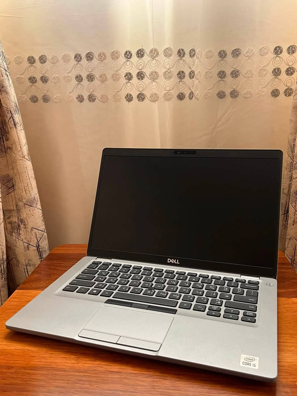 لابتوب DELL جيل عاشر ورام 16 للبيع .
اللابتوب مفول مواصفات
الجيل مالته حديث ( الجيل العاشر ) 
تصميم سلم ووزنه خفيف
 كيبورد ضوئي
اللابتوب جدا نضيف وادائة قوي وممتاز يفيد الي عنده دراسة او العاب متوسطة او غيرها من الاستعمالات .

المواصفات :
المعالج intel core i5
الجيل : العاشر (10TH)
كرت الشاشة : INTEL UHD GRAPHICS 8GB 
الشاشة : فول اچ دي (FHD) حجم 14.3 دقتها والالوان جدا واضحه وتشغل 4K بالمشاهدة .
الرام : 16GB نوع DDR4 فدشي راقي .
الذاكرة : 256GB ssd M.2 
كيبورد عربي انكليزي ليزري ضوئي .
كيبورد ميكانيكي .
سماعات ستيريو .
كامرة امامية واضحه
بطارية اللابتوب ليثيوم تطول فوگ ال 4 
ساعات ب الاستعمال المكثف .

المنافذ :
 منفذ الشحن
منفذ تايب سي للشحن ولنقل البيانات
منافذ USB 
منفذ Hdmi
منفذ سماعات
منفذ LAN
وغيرهن بعد.

المميزات:
رامات 16 مو 8  
اللابتوب نضافته كلش حلوه ماصارلي فتره من ماخذه .
منصب عليه وندوز 11 برو مفعل مدى الحياة.
منصب عليه اوفس مفعل مدى الحياة .
كيبورد عربي انكليزي ليزري.
كامرة امامية جدا واضحه.

الملحقات:
ملحقاته كلها موجودة واصليه
كيبل اصلي.
شاحنة اللابتوب الاصليه  .
جنطة لابتوب مرتبه هم بعدهي جديده غير مستخدمه .

منصب عليه وندوز 11 برو مفعل مدى الحياة وحزمه الاوفس كامله كذلك مفعلة مدى الحياة .

اللابتوب كلش نضيف ومواصفاته قويه ومحترمه وتصميمه كلش مرتب . ومابي أي نقص كيبورد سماعات انترنت شاشة كامرة كله شغال وممتاز وماب اي نقص من اي ناحية .
وكلشي بي بعده جديد ونضيف مثل ماموضح.

السعر : 335 الف وبي مجال جدا قليل .

مكاني النجف والي يريده توصيل هم موجود ان شاء الله .

*********** بي واتساب

(لابتوب للبيع النجف بغداد الانبار البصرة حاسبة محمولة منضدية دل dell pc laptops laptop computer )
