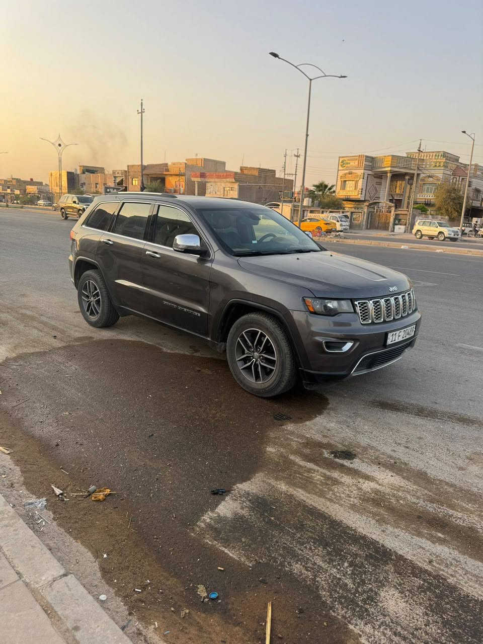 جيب جراند شيروكي موديل 2018
وارد امريكي
لمتد فول مواصفات ما عده الفتحه
تشغيل عن بعد 
بصمة ابواب
اشاير بالمري
جنطة كهرباء 
حساسات أمامية وخلفية 
كشنات جلد 
كشنات تدفأء تبريد
استيرن تدفاء تبريد
وهواي مواصفات
محرك 6 سلند 3600 كفاله
كير كفاله
حداديه جديده 
تايرات جديده
رقم بغداد الانكليزي باسمي تحويل ثاني يوم
حادثها تبدلي بنيد وجاملغ حادث ما واصل لجوه 
يعني بسيط مو قوي
السعر 225 وبيها مجال
مكاني ناصريه 
***********
