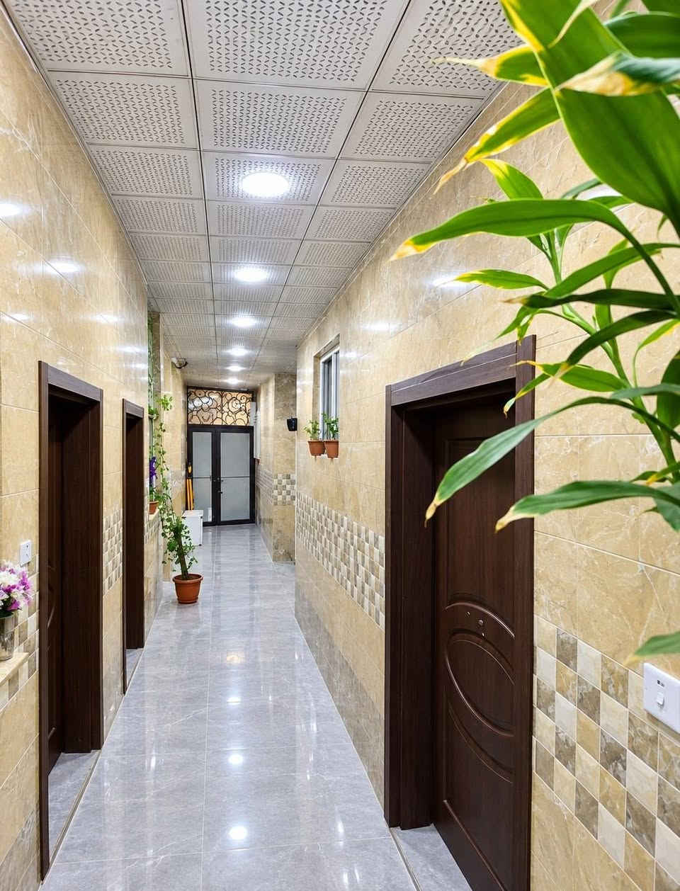 شقق الهلال السكنية .... سكن لطلاب الجامعات 
شقة ثلاثية ... غرفة كبيرة ومطبخ وصالة
الخدمات:
ماء وكهرباء ومولد ذهبي وانترنت (الخدمات من ضمن الإيجار) 
📍كربلاء المقدسة _ شارع ميثم التمار _ عگد بغداد
للاستفسار ***********
