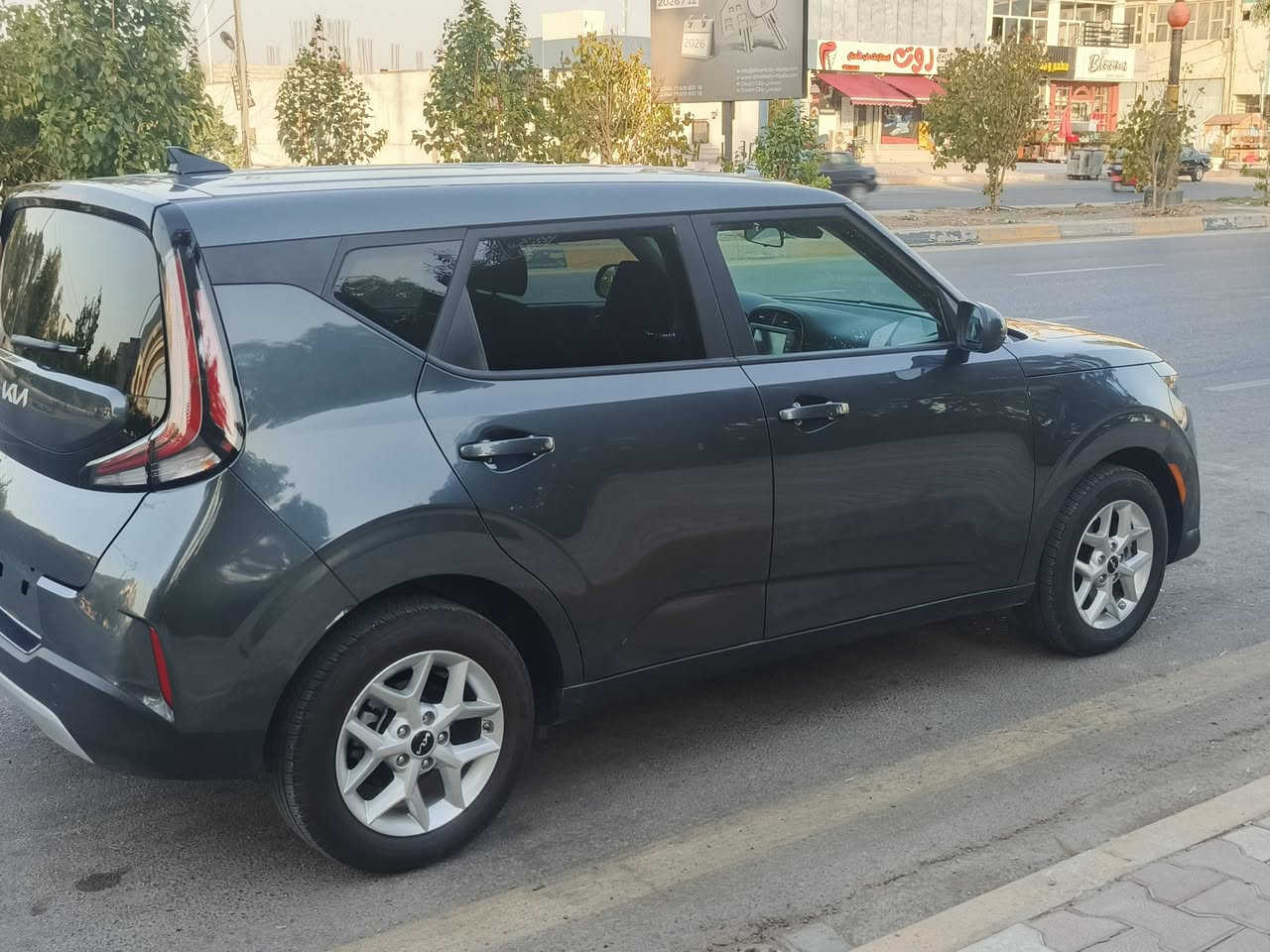 السلام عليكم كيا صول ٢٠٢٥ ماشية ١٠ الف بيهة جاملغ جهة اليسار صبغ فقط بجمهة كبس سيارة جاهزة مابيهة نقص كلشي دخول جديد صور الحادث  مرفقة بلمنشور
مكاني ديالى بعقوبة 
للتواصل ***********
