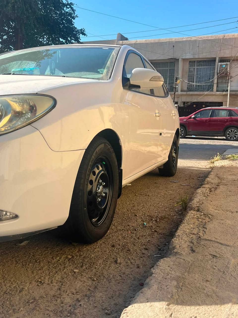 سلام عليكم الانتره وارد خليجي بيه اتلث قطع بارد اسياره اي دواخل مابيه ولا حار ولا صبغ ماعده الدعاميه السياره مال جناي مصروف عليه مكينه 1600 السياره احلى من اصور تجي وشوف 
السعر 118 او بيه مجال ***********
