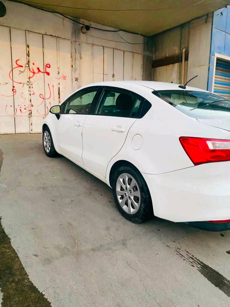 سلام عليكم كيا ريو ٢٠١٦ وارد امريكي حادث فقط بنيد ومصلح نفسه ليبل واحد كل السيارة وجاملغ ايمن فقط مفتوح لغرض التطبيق وبالعراق طخة باب خلفي عكس السايق صور الحادث مرفقة مع الطخة بالمنشور ماشية ١١٥ مكينه gdi 1600  سيارة جاهزة مابيها اي نقص حدادية جديده تبريد جديد تخم تاير  مكاني المنصور حي العربي السعر 90$ للاتصال ***********