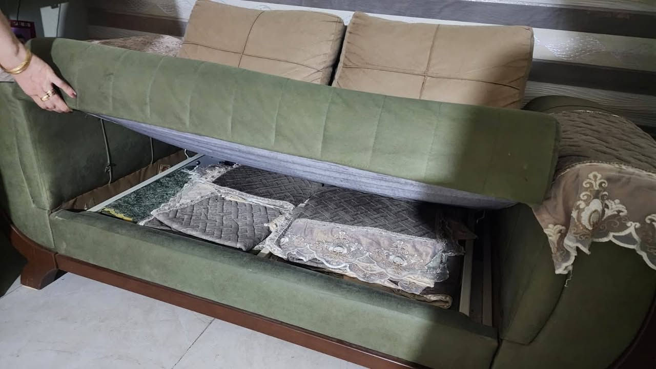 اغزاض للبيع مستعجلين ع بيعهم 
تخم 350 
ميز تواليت 60
ميز تلفزيون 40
مكان مقابل دائرة صحة بابل
