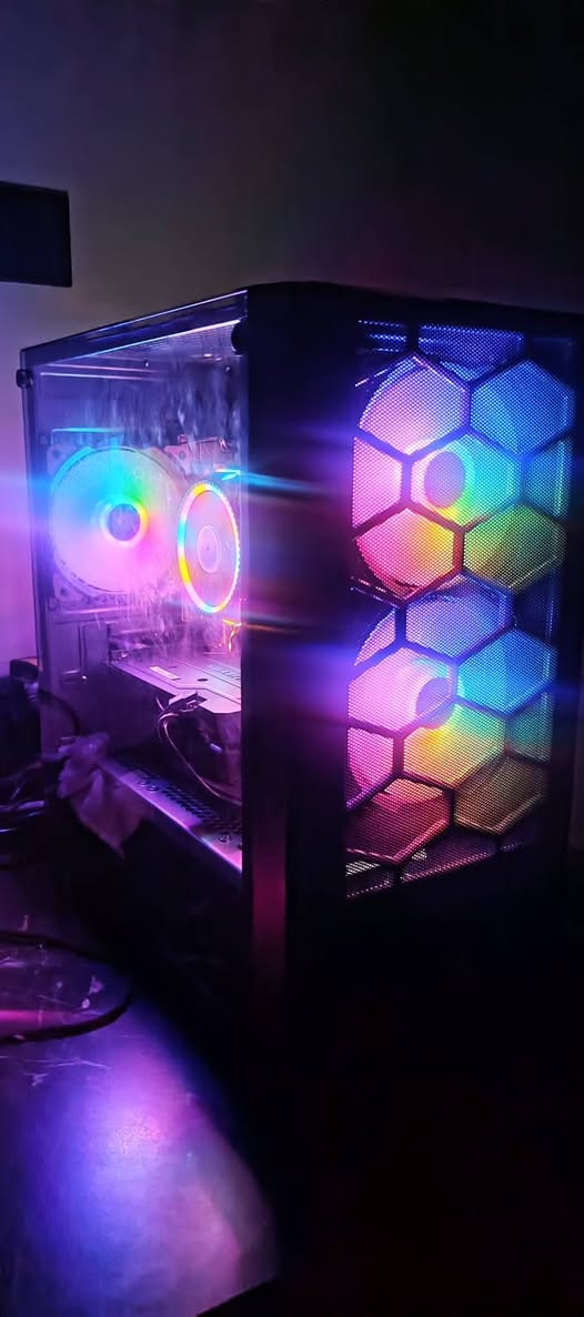 M. B gigabyte B450m
Cpu R5 1500x
Gpu gtx 1650 super gigabyte 2fans
Ram 8*2 ( 16 gb) 
Ssd 120 gb 
Hdd 500 gb 
Psu 550 w Mass
Air cooler rgb
Case xigmatek hero 3 fans rgb
عنواني بغداد الطوبجي
*********** يوجد توصيل 
السعر ٥٥٠ بي مجال
