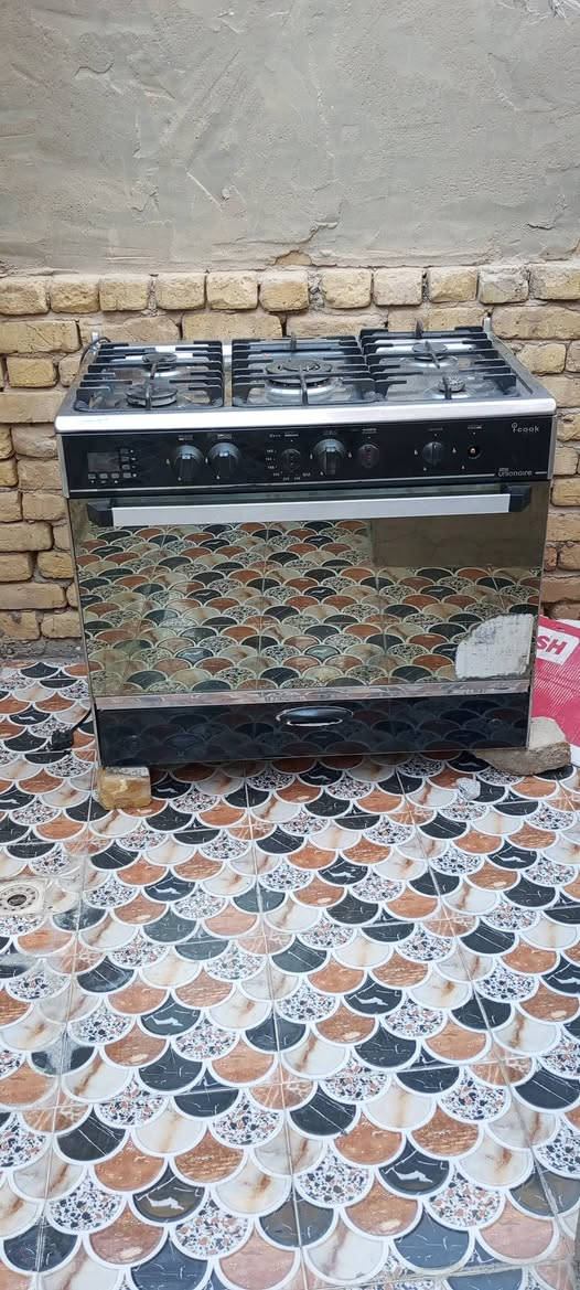 طباخ للبيع ابو خمس عيون كلهم يشتغلون فقط الفرن السفلي مايشتغل سعره 150الف الاتصال بلرقم *********** العنوان الدوانيه الصدر الثالثه قرب جامع زين العابدين
