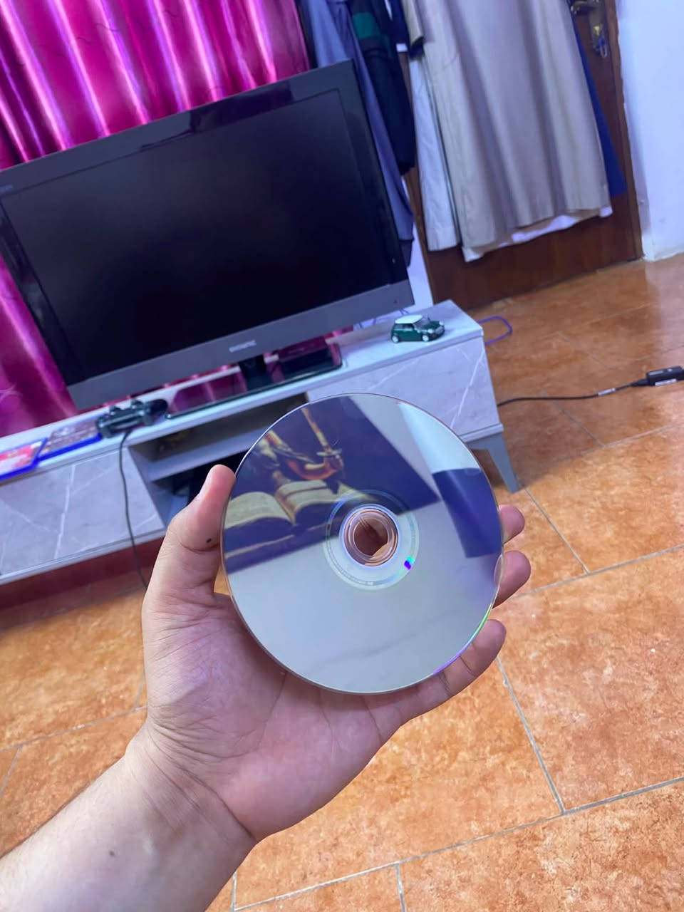 🔥 فرصة لمحبين الألعاب والأساطير.. 
ريد ديد 2 (Red Dead Redemption 2) للبيع او المراوس ! 🤠

إذا تحب الألعاب العملاقة والقصص الخرافية، فهذي نسختك المضمونة للـ PS4:
 القصة والشخصيات: تعيش أجمل أيام الغرب الأمريكي ويا "آرثر مورغان" وعصابته بقصة تبكي الحجر من روعتها.
 عالم مفتوح: عالم ضخم، تفاصيل مجنونة، وحرية كاملة باللعب والاستكشاف.
 النسخة الكاملة: اللعبة بقرصين (Disc 2)، وياها طور الأونلاين متعة اللي ماتخلص.
 
النظافة والحالة: الأقراص والعلبة بحالة ممتازة وجاهزة للاستخدام الفوري.

السعر: ( 25 الف )
التسليم: بغداد (البلديات) أو الترتيب ع الخاص.
للشراء أو الاستفسار، راسلني ع الخاص ! 

***********
