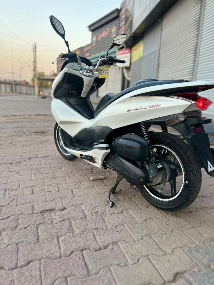 السلام عليكم دراجه bcx جيل الاول
نازله من بيت طارش ووراقه المعرض موجوده   خوان حته باركود بيه 
حجم المكينه (150 )حرف( A)
  ماشيه (37) 
درجه مكفوله كفاله عامه كفر مكينه كله بلادي دراجه مابيها اي نقص استان كهربائي حساس زدحام مرايات اصليات عدتها ووراقها بصندوكها دراجه مسستمه دراجه مال جناي
شراي يتصل السعر  1550 وبيه مجال 
مكان بغداد
 ***********
