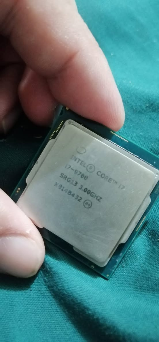 السلام عليكم 

معالج i7 -9700  جيل 9 

شغال ونظيف جدا للبيع 

السعر 90 الف 

تواصل ع الخاص او على الرقم 

***********
