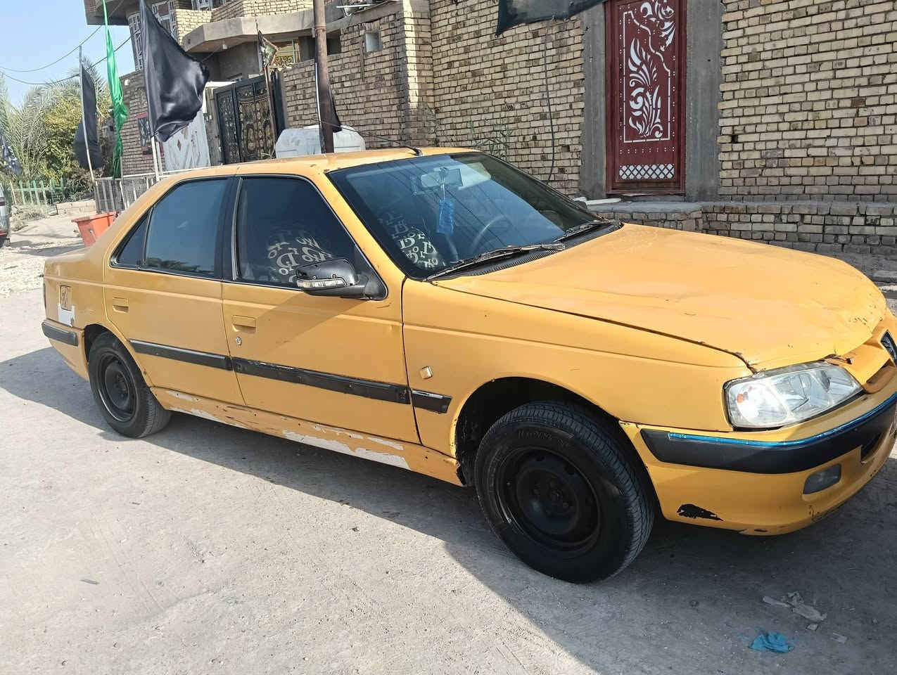 بيجو بار مديل 2010 رقم بغداد انكليزي مصفره عرامه وهيه  مكينه وكير وطخم تاير باتري جدد تبريد ثلج ❄️مال جناي كهربايات كله شغاله لي ياخذه ما يذب عليه الف العنوان ناصريه سوق شيوخ السعر 33 وبيه مجال قليل حك جيه ***********
