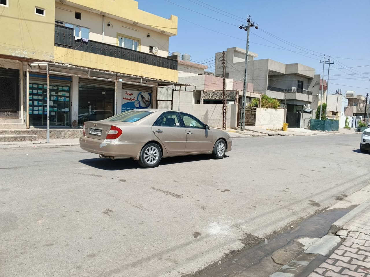 سلام عليكم كامري للبيع 2002 كراند فول محرك 6 سلندر 3000 سياره جاهزه مال بيت كير محرك خير من الله تخم تايرات سياره مابيها نقص تبريد تدفه بالشرط  بيها جاملغ السايق مبدل فقط بدون دواخل وبدون معجون السعر 75 عنوان كركوك ***********
